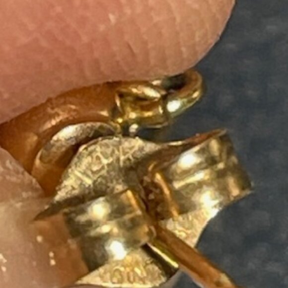 14K gold and three strands of freshwater pearls. - Picture 9 of 10